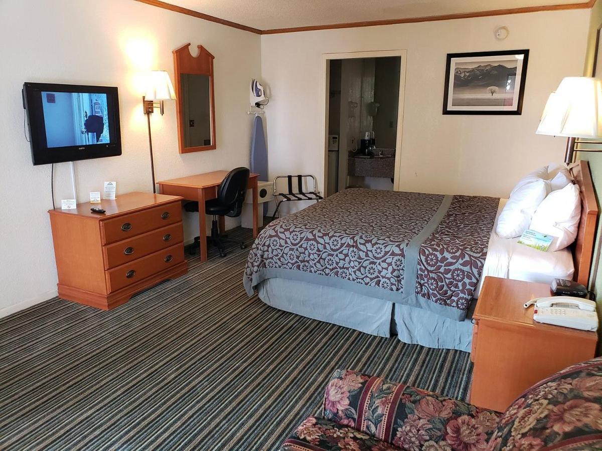Economy Hotel Wichita- Florence St Esterno foto
